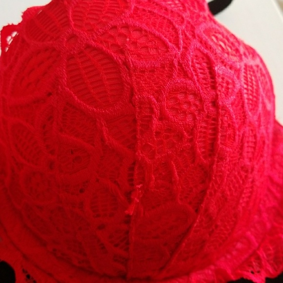 Red date bra. - Picture 2 of 6